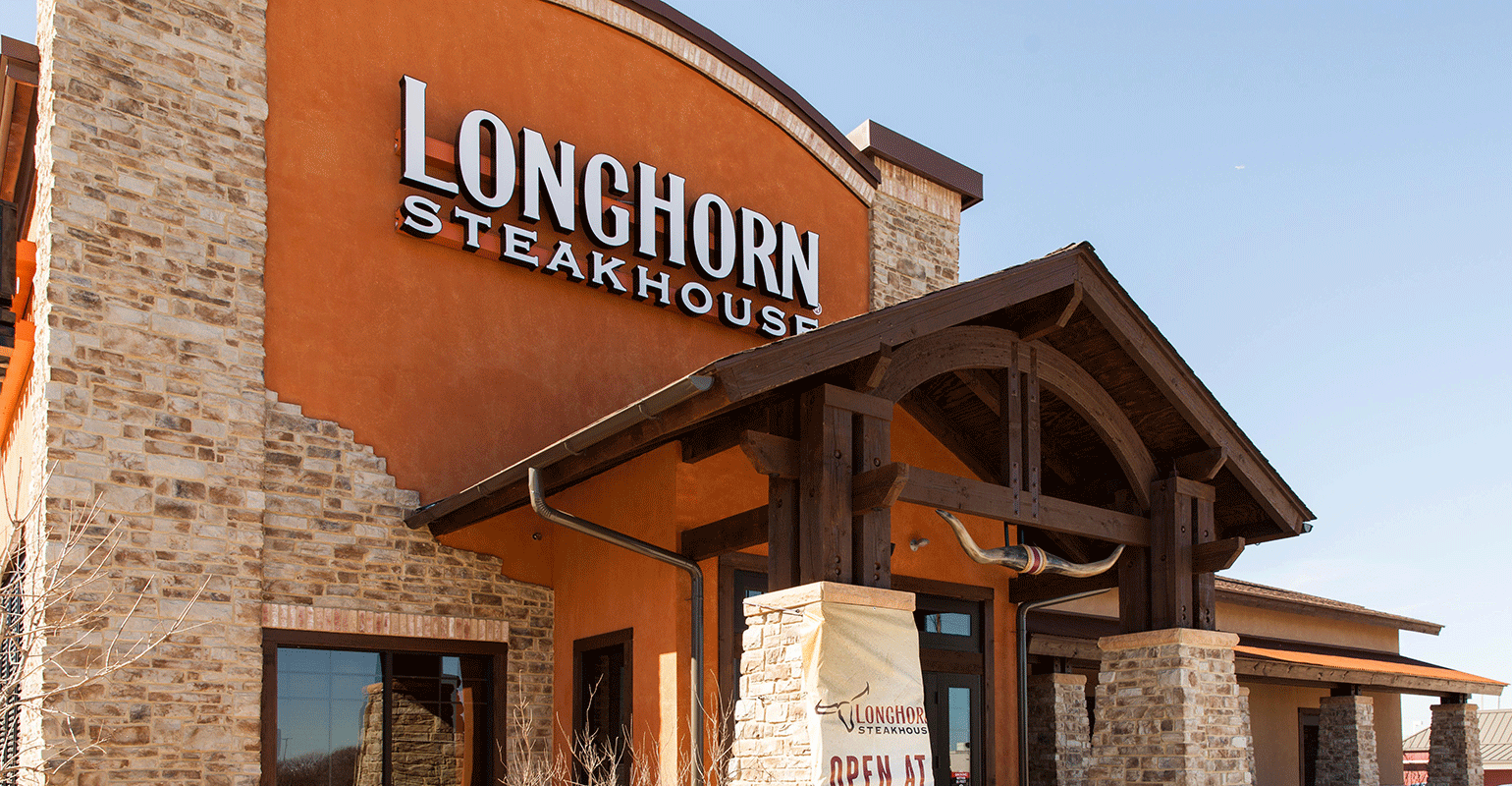 LongHorn Steakhouse Tips Stetson To Texas At Newest Unit Nation s 