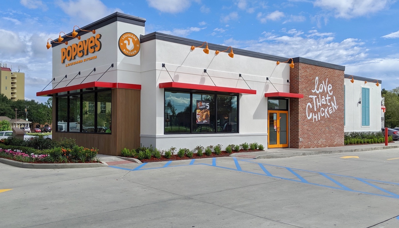 Popeyes Plans Kitchen Overhaul to Serve Faster Chicken Sandwiches -  Bloomberg