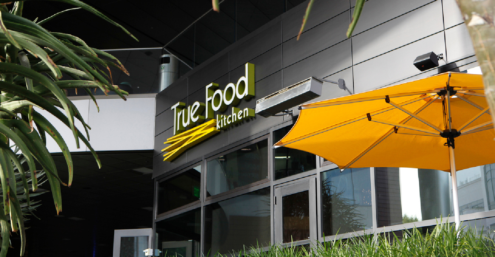 Think Through The Guest Experience Across All Channels Nation S   True Food Kitchen Santa Monica 