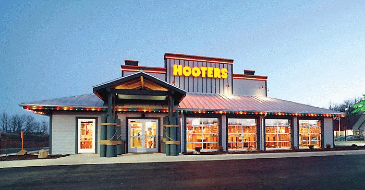 Hooters Racer Chase Elliott Partner On Virtual Chicken Tender Brand Nations Restaurant News