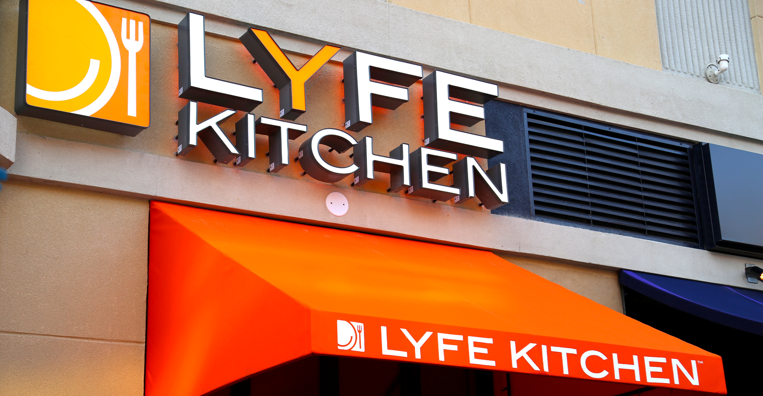 Carlisle Corp Sells LYFE Kitchen Nation S Restaurant News   Lyfe Kitchen Exterior Sign Promo 