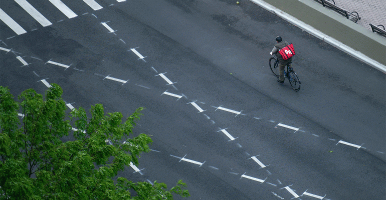 grubhub-delivery-on-a-bike-in-new-york.gif