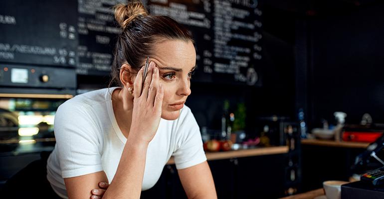 restaurant-employee-looking-frustrated.jpg