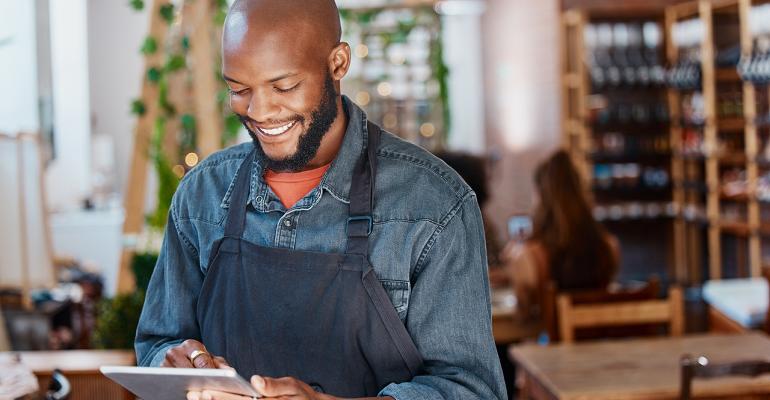 restaurant-worker-tablet.jpg