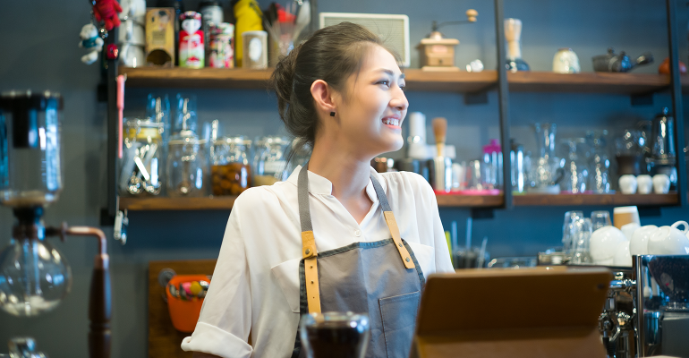 woman-in-restaurants.png